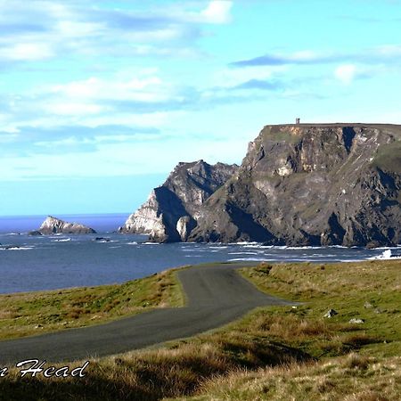 John Eoinin'S Bar And Accommodation Glencolumbkille Exteriör bild